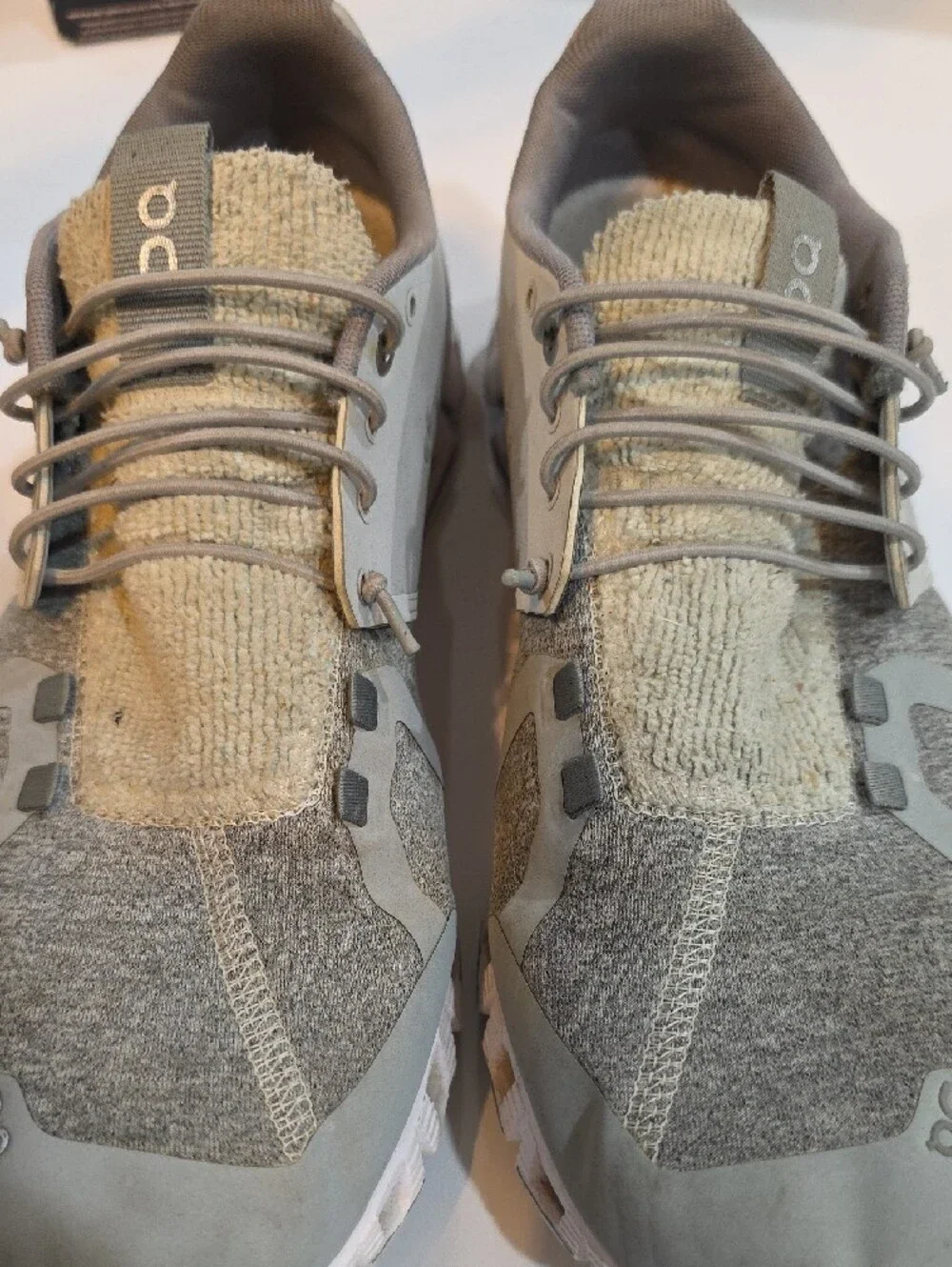 On Running Cloud 5 Terry Women's Grey and White Sneakers Size 9.5